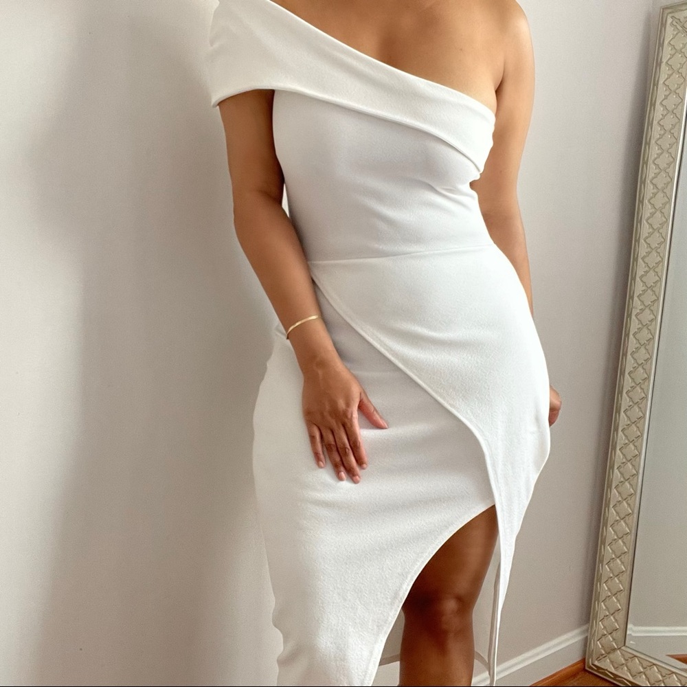 BOOHOO WHITE OFF THE SHOULDER DRESS